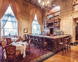 Breakfast and lunch served, local cuisine