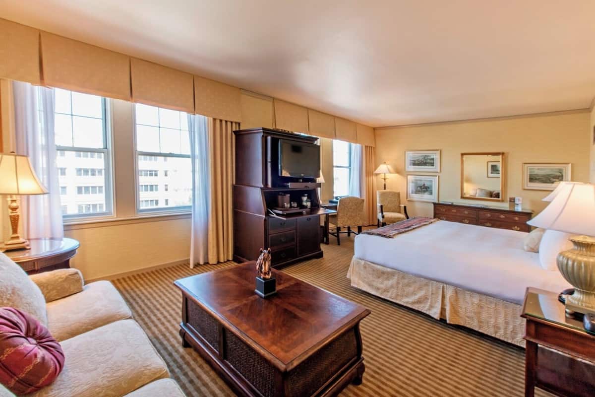 Luxury-Zimmer, 1 King-Bett, Nichtraucher | Bettwäsche aus ägyptischer Baumwolle, hochwertige Bettwaren