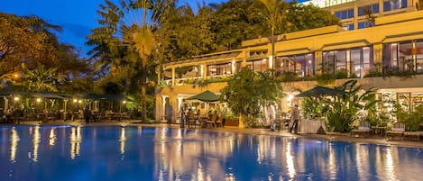 Outdoor pool, sun loungers