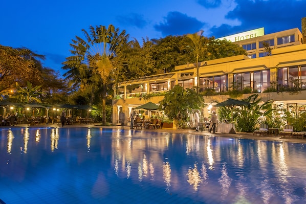 Outdoor pool, sun loungers