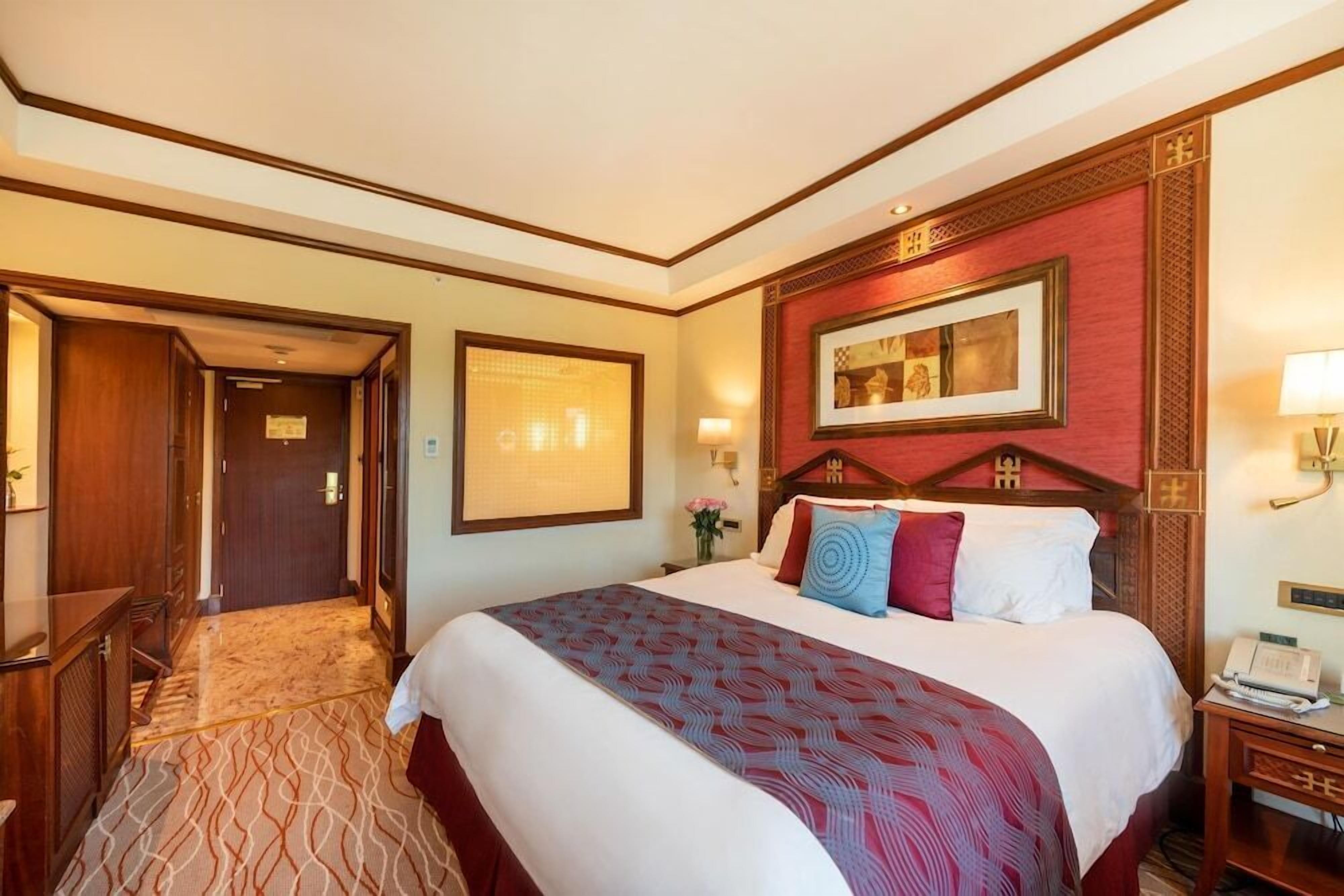 Minibar, in-room safe, individually furnished, desk