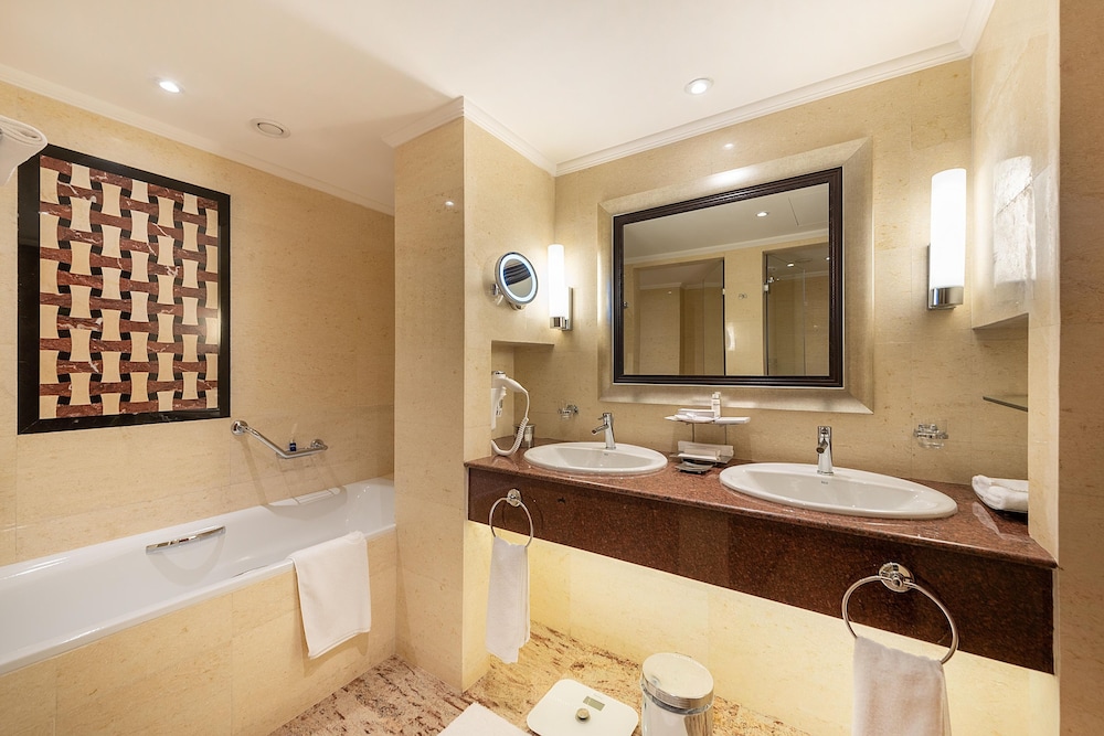 Nairobi Serena Hotel by null