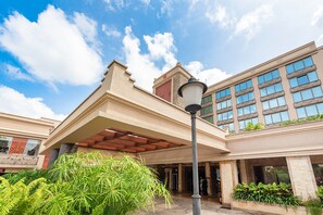 A hotel entrance with a covered walkway, large windows, and a clear sky. - Nairobi Serena Hotel (Nairobi)