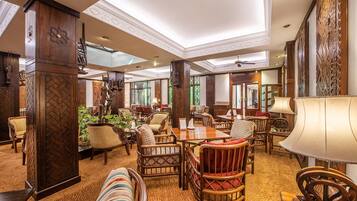 Breakfast, lunch, dinner served; international cuisine