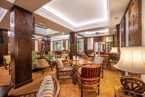 Breakfast, lunch, dinner served; international cuisine 