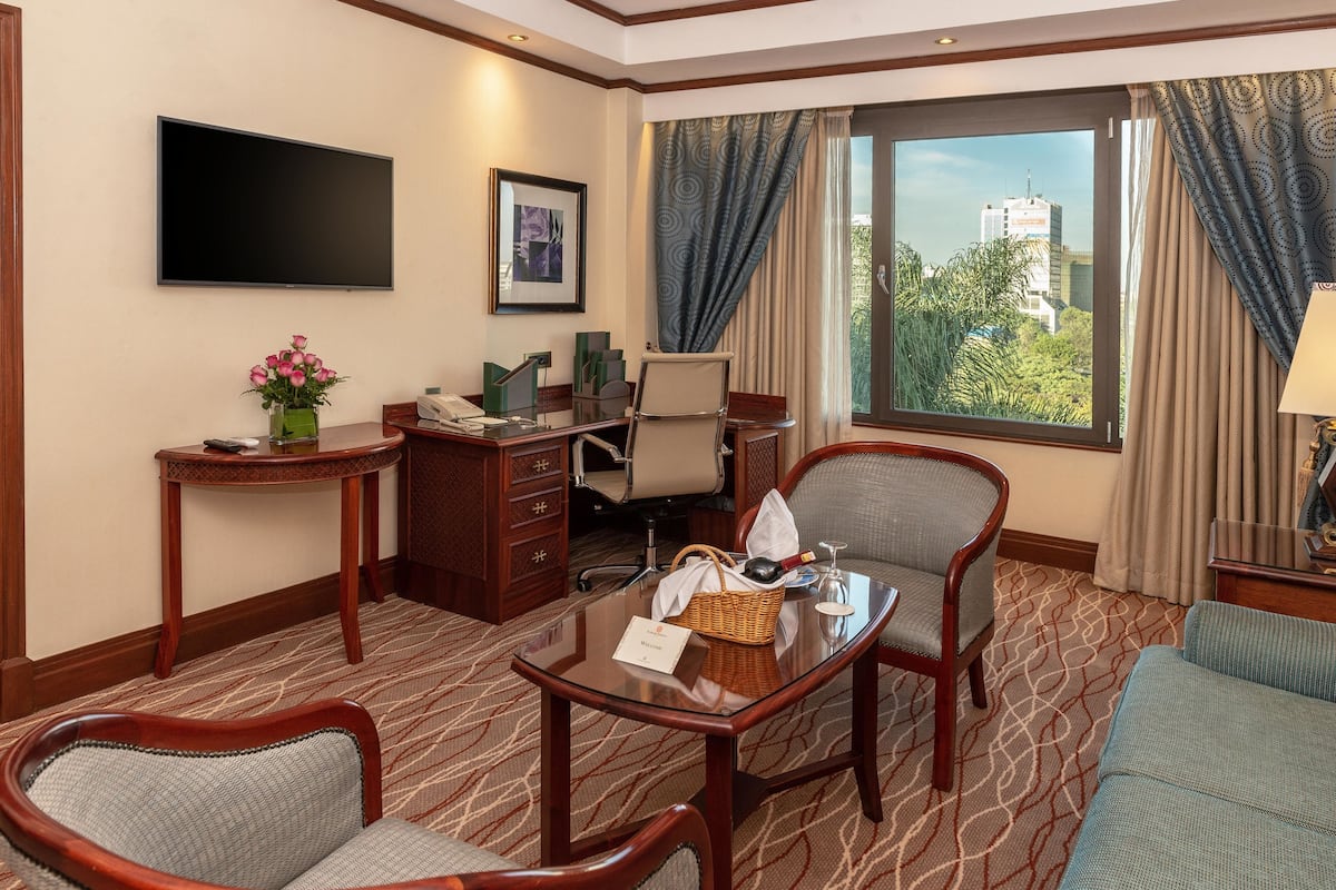 Executive Suite | Living room