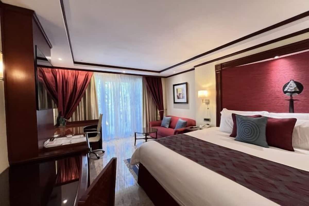 Minibar, in-room safe, individually furnished, desk