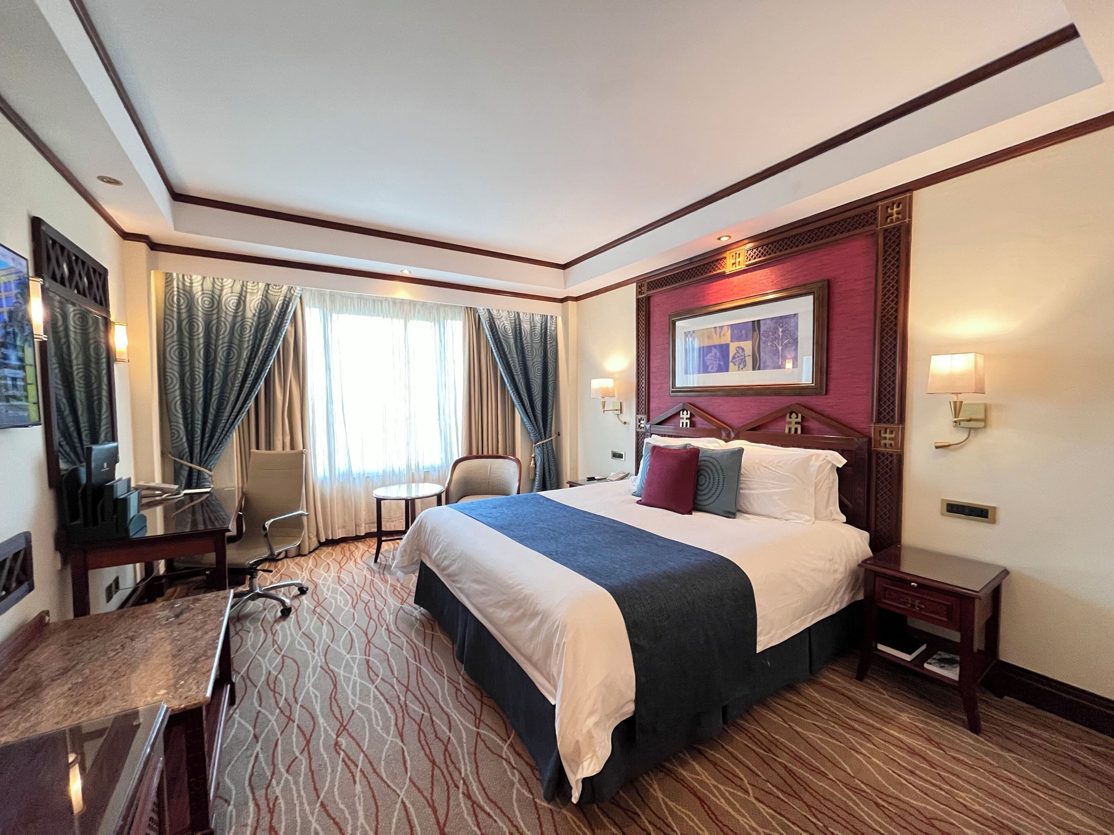 Premium Room | Minibar, in-room safe, desk, soundproofing