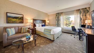 Kamer | Luxe beddengoed, donsdekens, pillowtop-bedden, een bureau