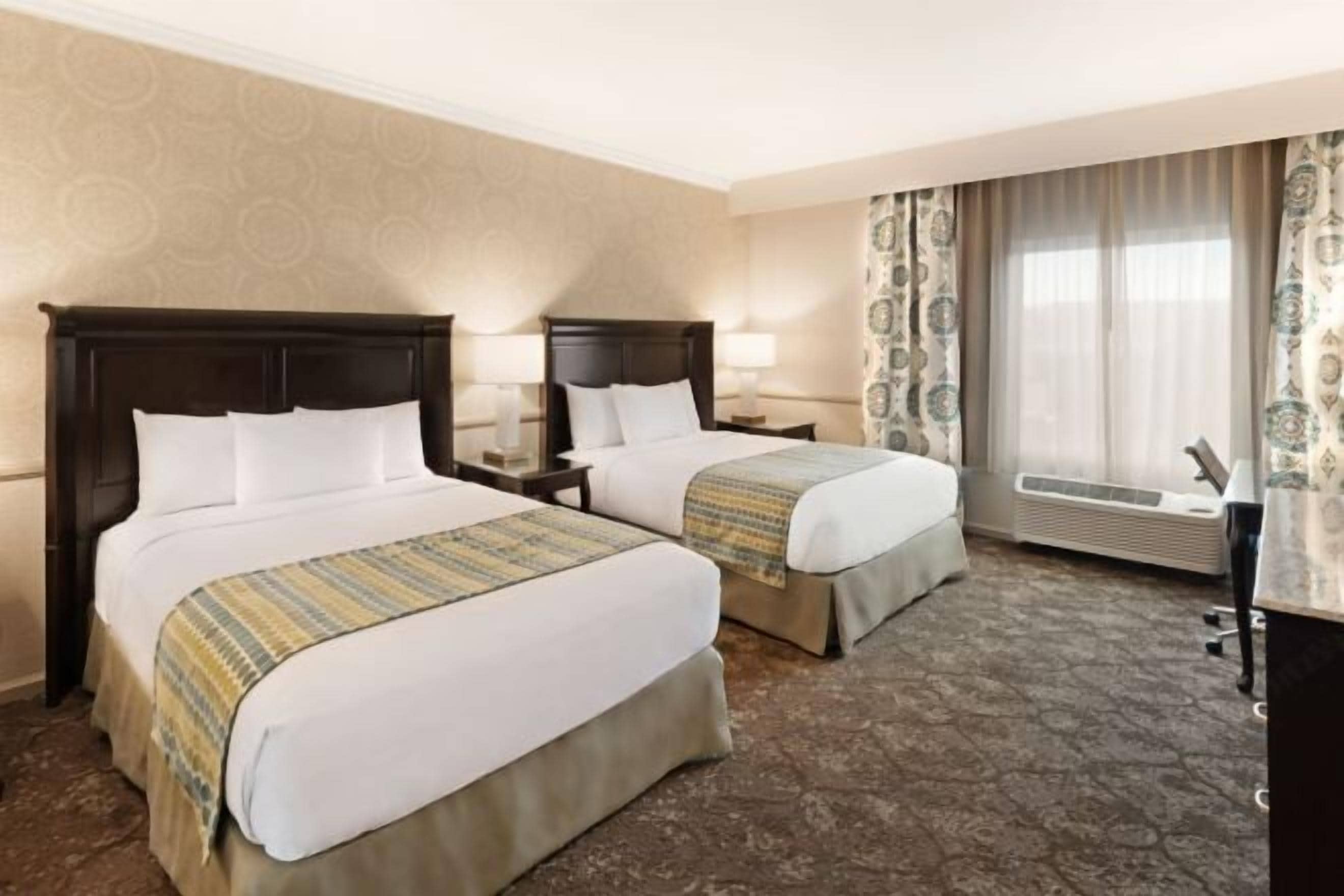 Ropa de cama de alta calidad, cubrecamas y colchones con pillow-top 