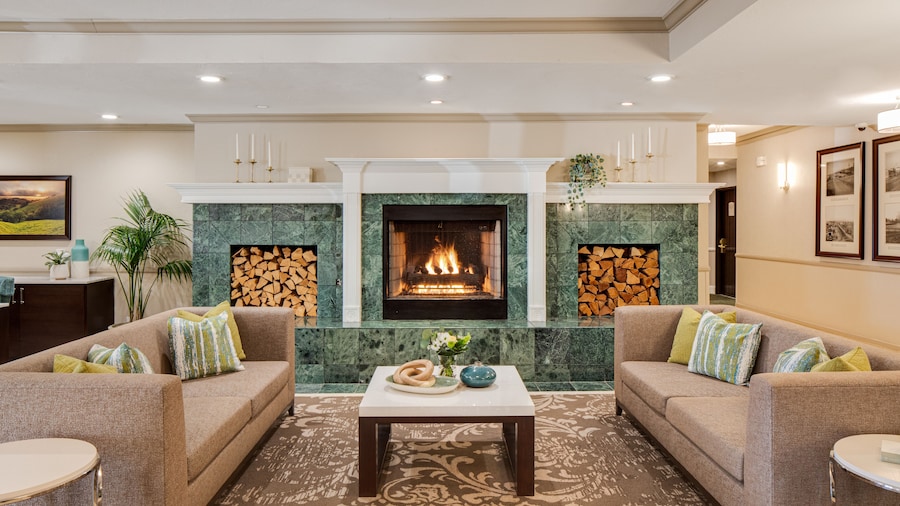 Ayres Hotel Corona – Riverside