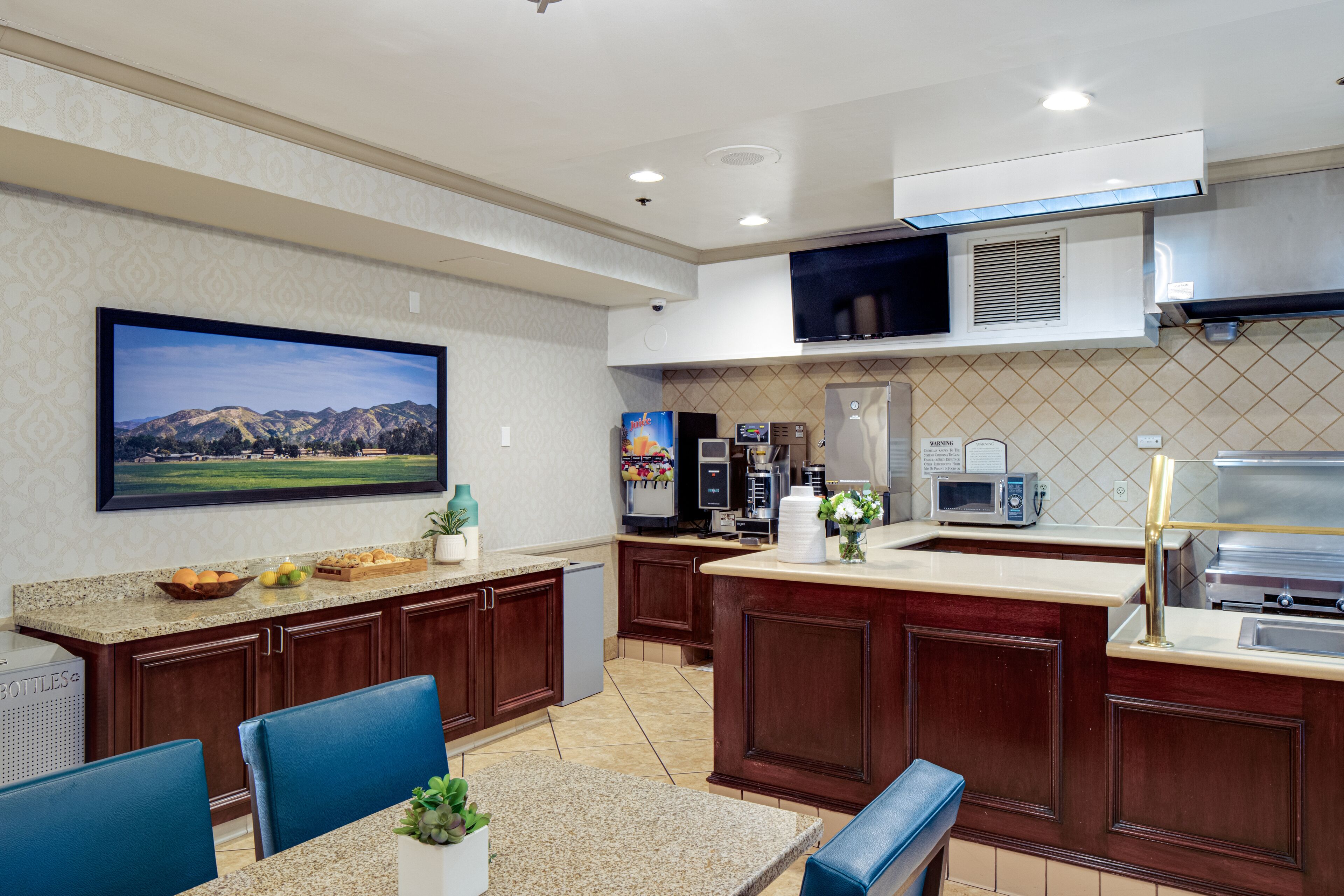 free buffet breakfast