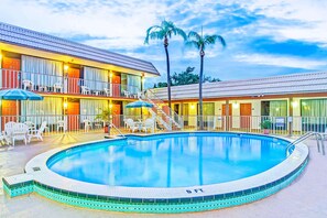 Outdoor pool - Days Inn by Wyndham St. Petersburg Central (St. Petersburg)