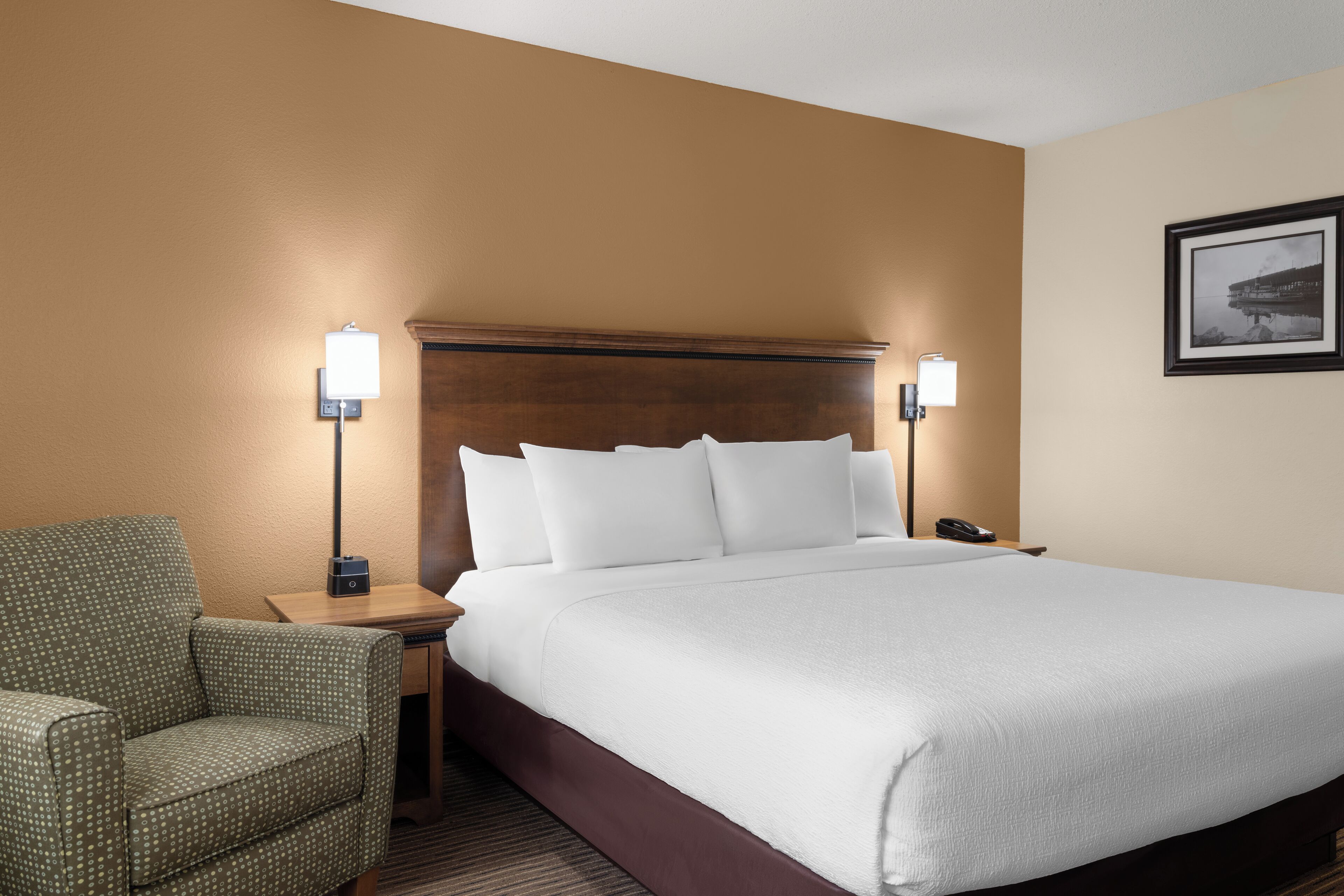 deluxe room, 1 king bed, accessible | laptop workspace, iron/ironing board, free wifi, bed sheets