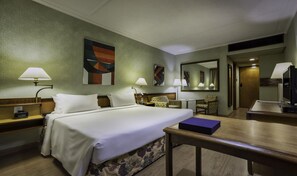 Habitación ejecutiva, 1 cama de matrimonio grande | Ropa de cama de alta calidad, minibar, caja fuerte y escritorio