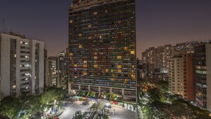 Unclassified image, 3 of 103, button - Maksoud Plaza (Sao Paulo)