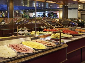 Daily buffet breakfast for a fee - Maksoud Plaza (Sao Paulo)