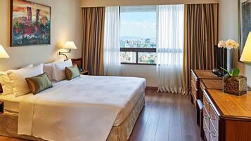 Premium bedding, minibar, in-room safe, desk
