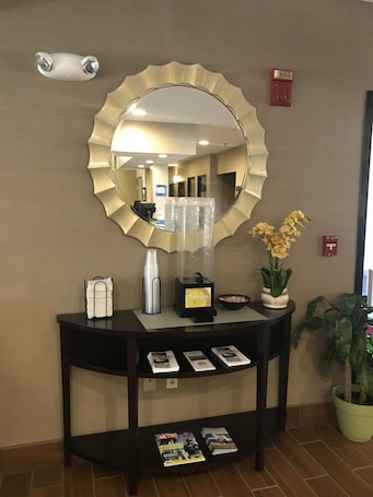 Reception. Comfort Inn Ellsworth - Bar Harbor