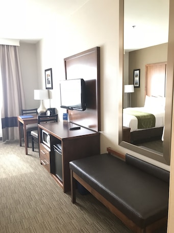 Standard Room, 2 Queen Beds, Non Smoking | In-room safe, individually decorated, individually furnished. Comfort Inn Ellsworth - Bar Harbor
