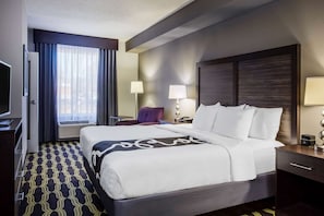 Chambre Deluxe, 1 très grand lit, non-fumeurs | Surmatelas, bureau, fer et planche à repasser, Wi-Fi gratuit