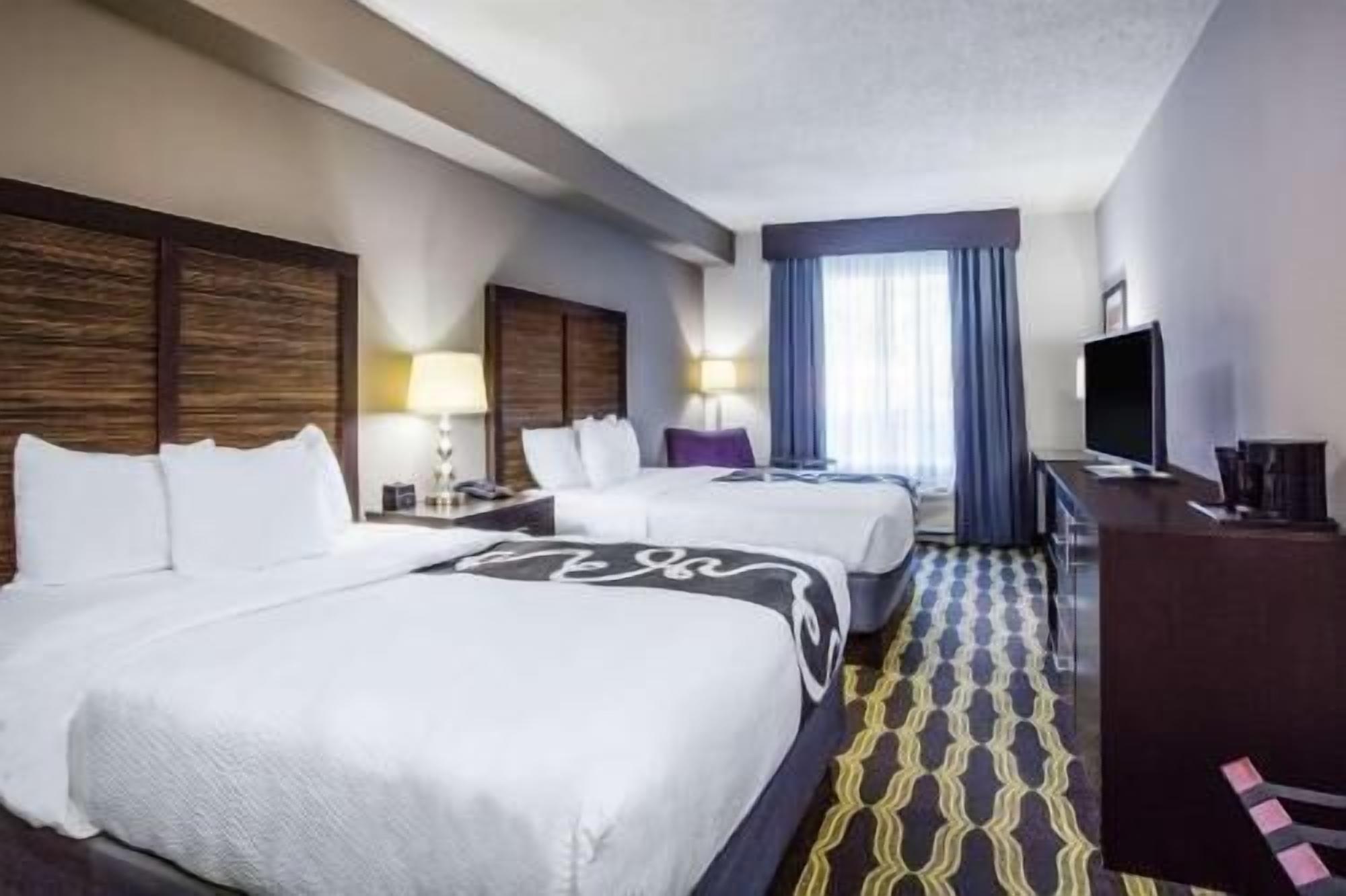 Pillowtop beds, desk, iron/ironing board, free WiFi