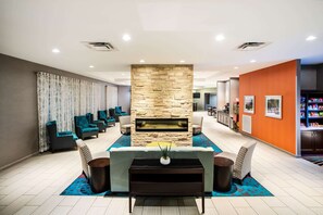 Lobby - La Quinta Inn & Suites by Wyndham Lynchburg at Liberty Univ. (Lynchburg)
