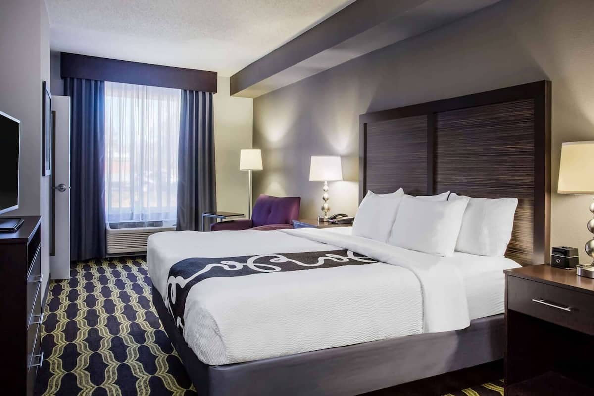 Pillowtop beds, desk, iron/ironing board, free WiFi