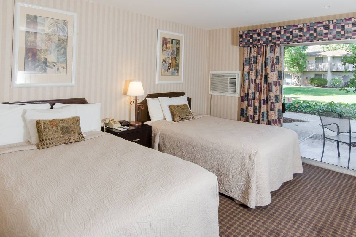Standard Room, 2 Double Beds