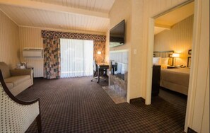 Desk, blackout drapes, iron/ironing board, rollaway beds - Los Gatos Lodge (Los Gatos)