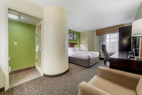 In-room safe, desk, iron/ironing board, cribs/infant beds