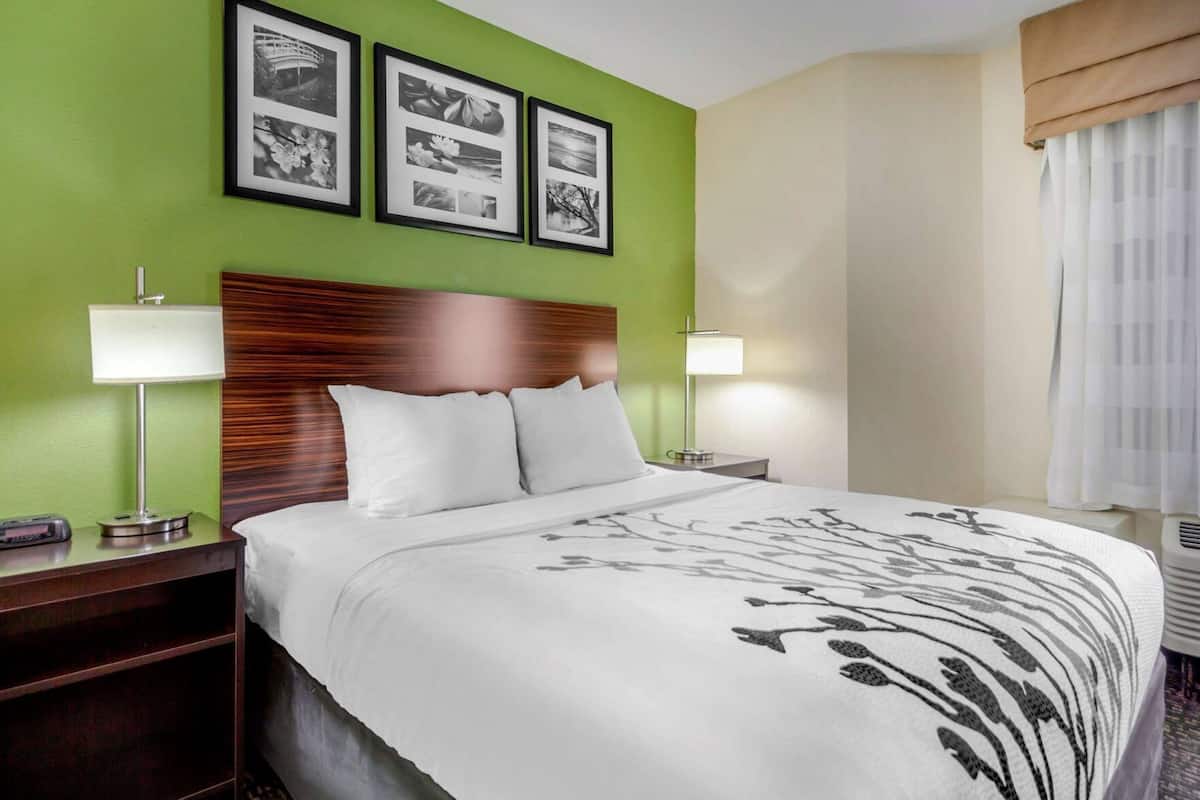 In-room safe, desk, iron/ironing board, cots/infant beds