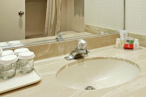 Bathroom - Spark by Hilton Niagara Falls (Niagara Falls)