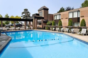 Pool - Spark by Hilton Niagara Falls (Niagara Falls)