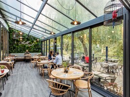 Petit déjeuner, déjeuner, dîner et brunch servis sur place