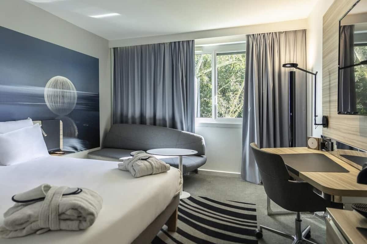 Superior Room, 1 Queen Bed | Free minibar, in-room safe, blackout drapes, soundproofing