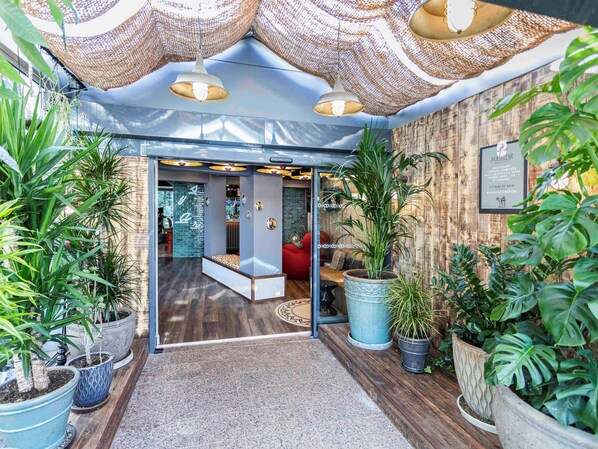 المنشأة من الخارج