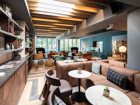 Bar (on property). Novotel Valence Sud