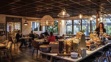 Daily buffet breakfast (EUR 20.50 per person)