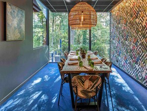 Se sirven desayunos, almuerzos y cocina francesa (con vistas al jardín)