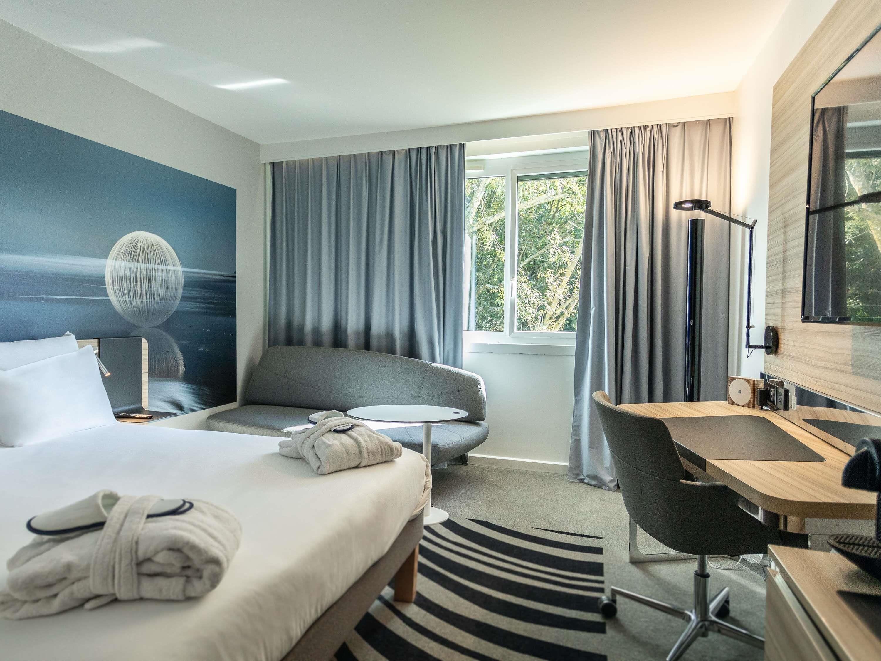 Free minibar, in-room safe, blackout curtains, soundproofing