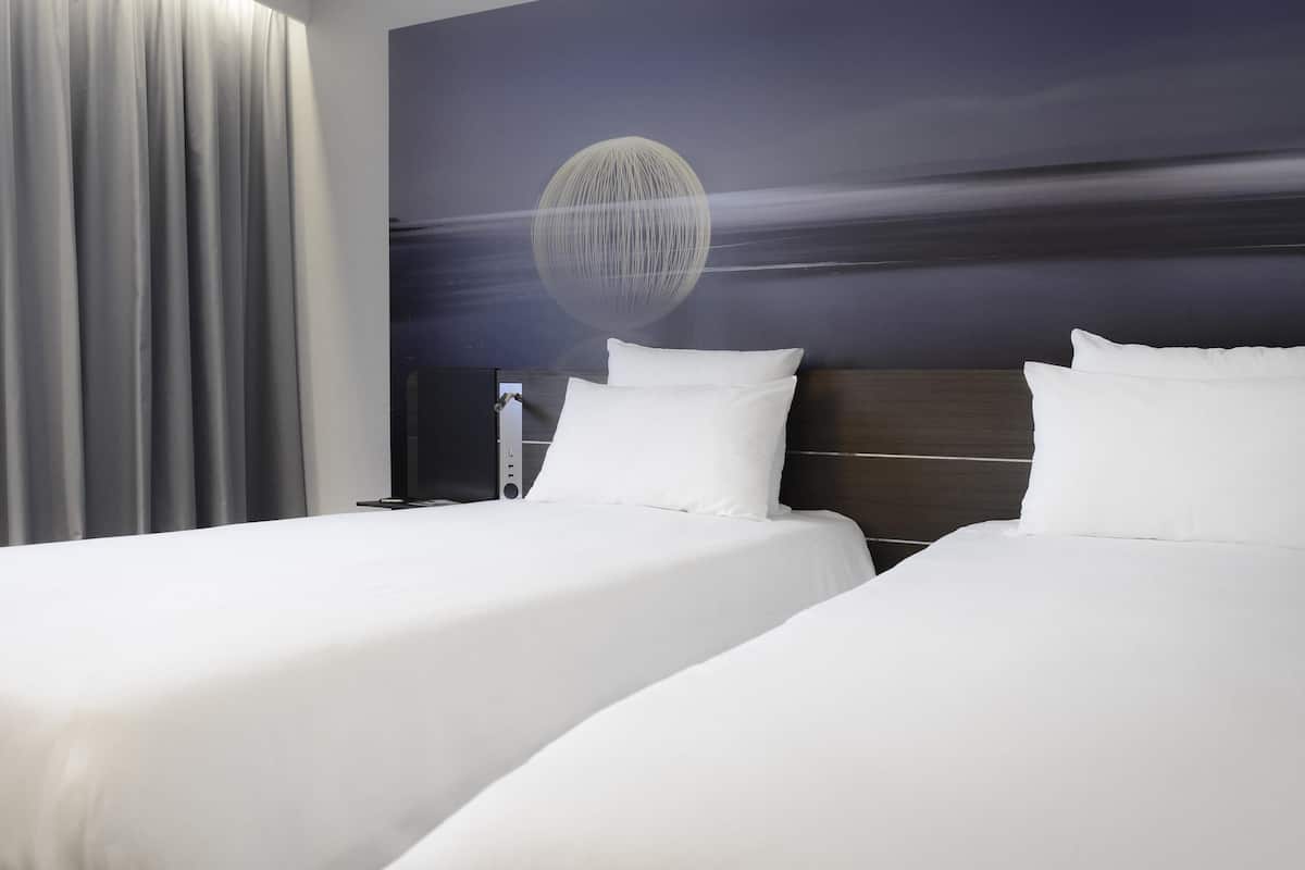 Free minibar, in-room safe, blackout curtains, soundproofing