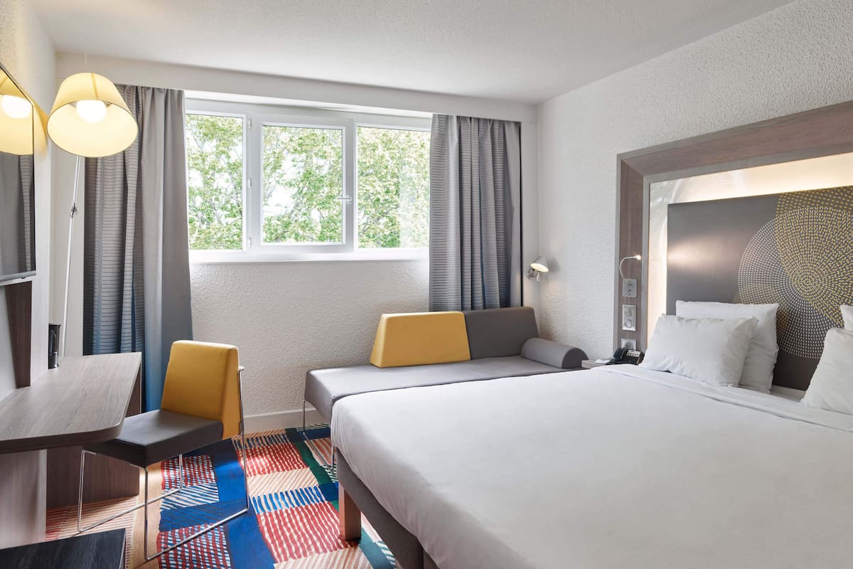 In-room safe, desk, blackout drapes, soundproofing