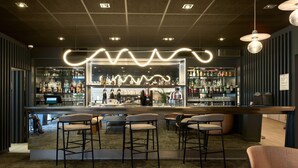Bar (on property) - B&B HOTEL Cergy Port (Cergy)