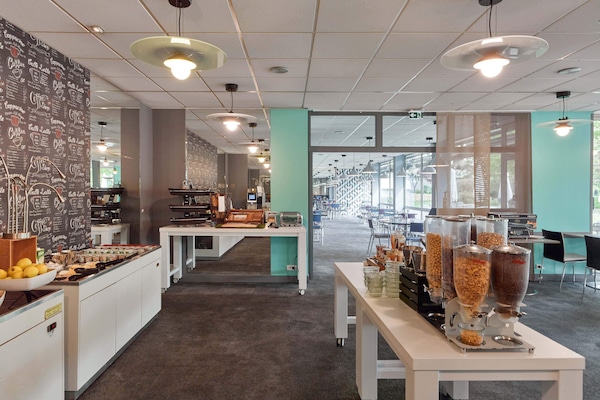 Desayuno buffet (EUR 19.50 por persona)