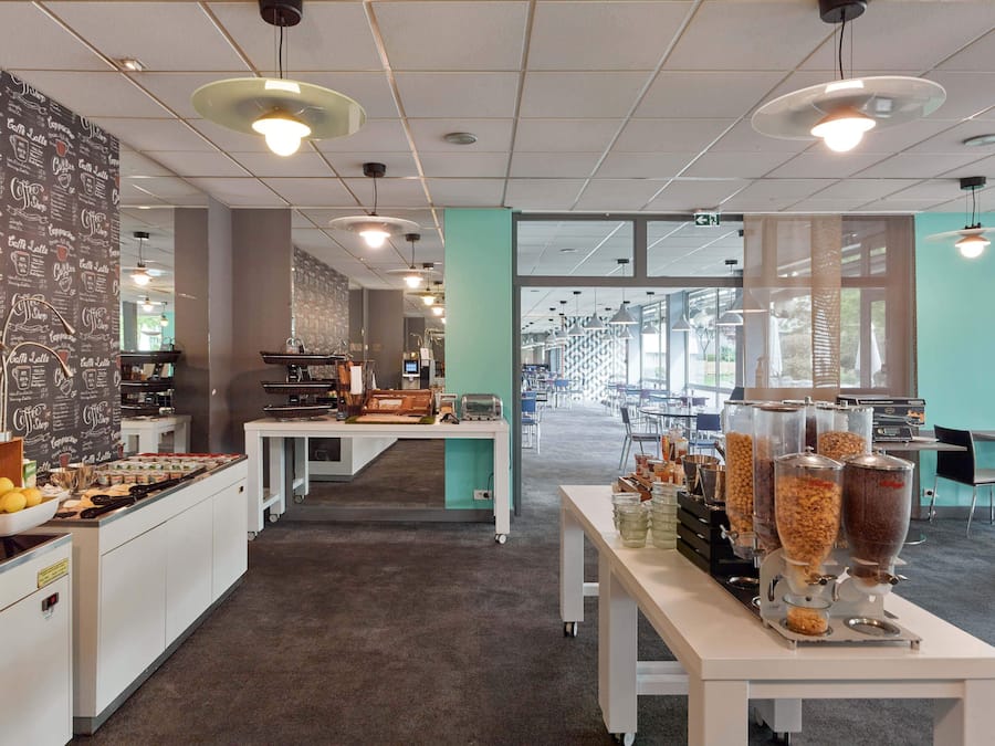 Daily buffet breakfast (EUR 19.50 per person)