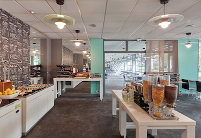 B&B HOTEL Cergy Port