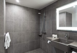 Dusche, Haartrockner, Handt ücher, Seife