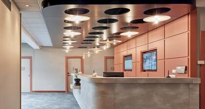 B&B HOTEL Cergy Port