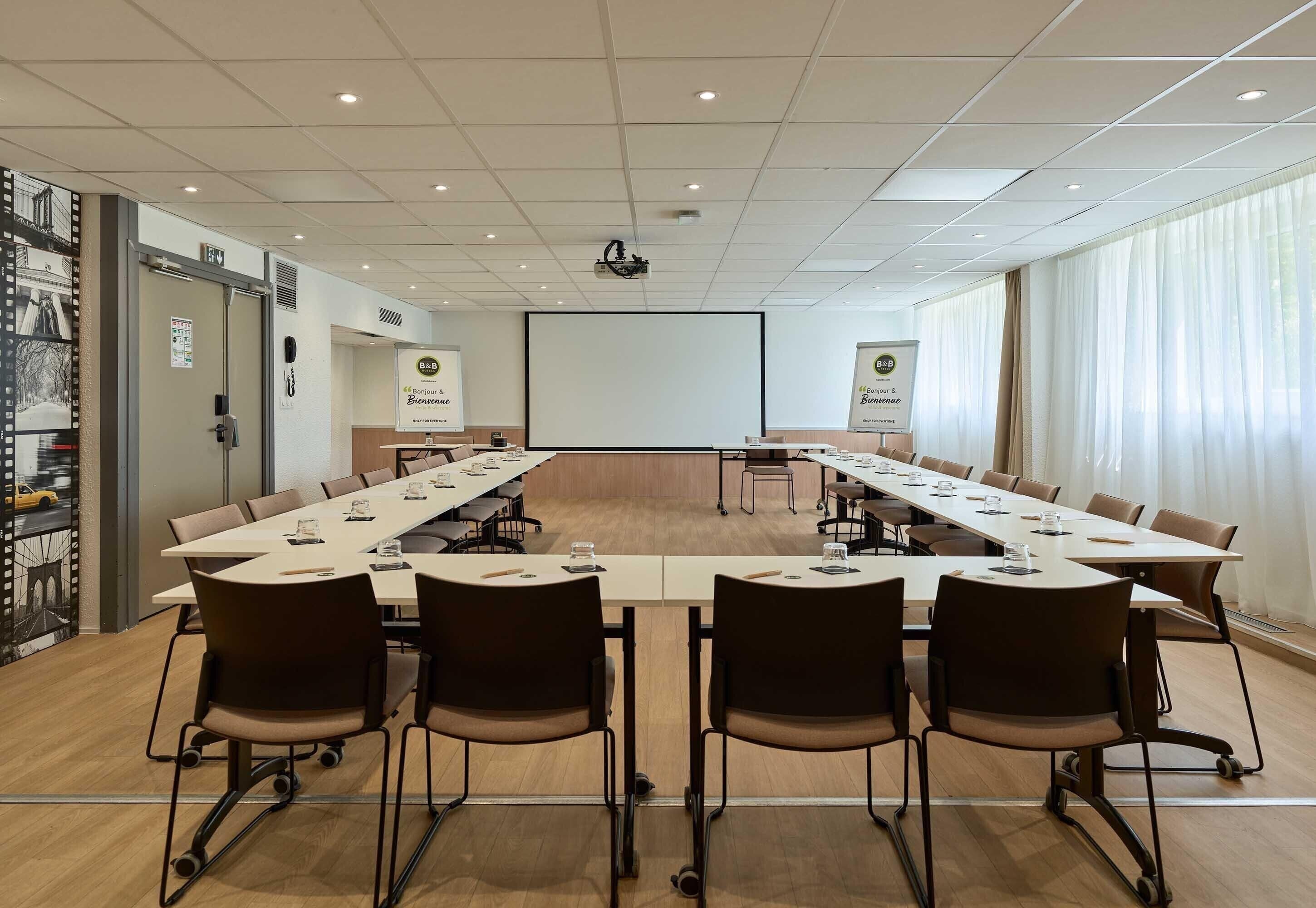 Photo - B&B HOTEL Cergy Port